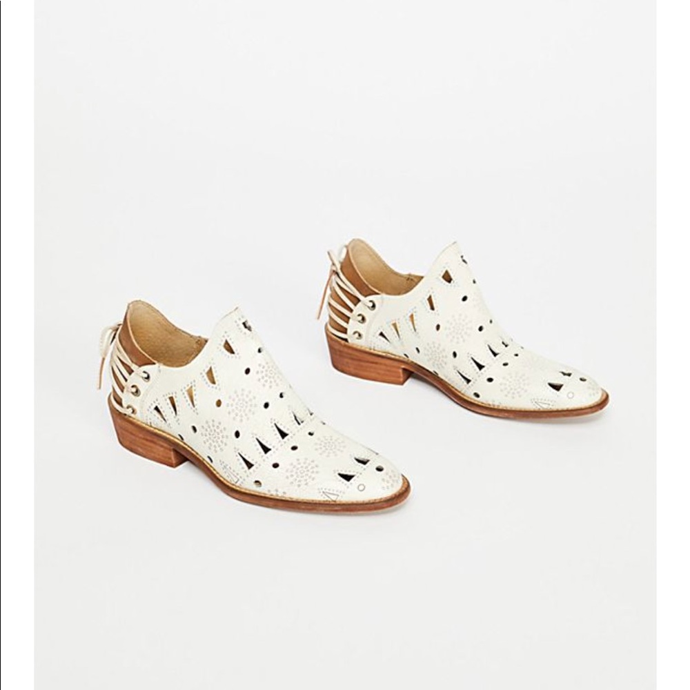 M&C leather lace up booties in white